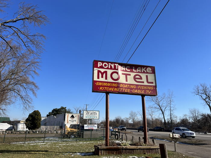 Pontiac Lake Motel - Nov 22 2022